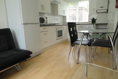 4 bed house, Roman Way, Selly Park, Birmingham, B152SL - Image 2